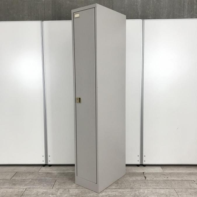 【安心の国内メーカー！スリムタイプの縦型ロッカー】■ITOKI（イトーキ）　1人用更衣ロッカー　■更衣用ロッカー　1人用　■グレー　■幅：315mm　■シリンダー錠 【掃除用具入れにも！】
                        L型
                                    中古
            