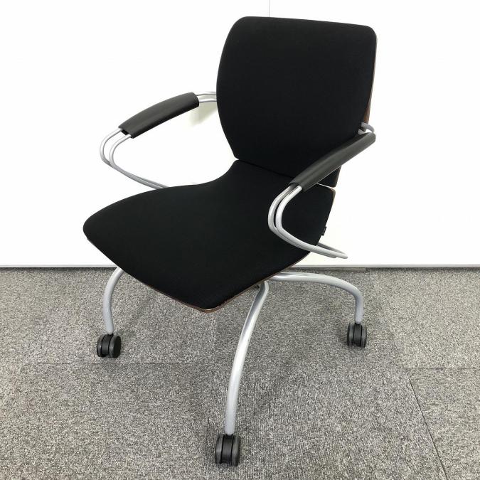 【木製シェルを用いた独創的なフォルム！】■イトーキ(ITOKI)製　シンタ(SINTA)シリーズ　ミーティングチェア　肘付　ブラック【在庫入替セール品！（本在庫限定価格）】
                        シンタチェア
                                    中古
            