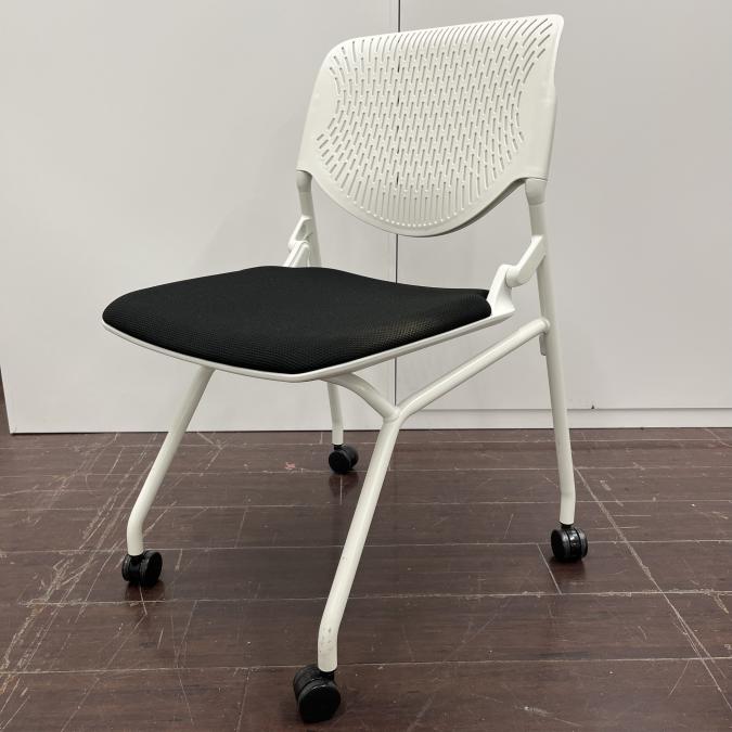 【南】【定番のスタッキングチェア！】メーカー品　オカムラ　Okamura　ルナ　格安　高品質　椅子　会議　講義　学校　折り畳み　キャスター　メッシュ　収納　福岡　佐賀　長崎　大分　熊本　宮崎　鹿児島　沖縄　九州
                        ルナ
                                    中古
            