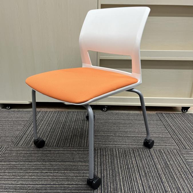 【南】【ビタミンカラーのスタッキングチェア！】メーカー品　コクヨ　KOKUYO　CK-160　格安　高品質　チェア　ミーティングチェア　ネスティングチェア　office chair　desk chair　reasonable　simple　オフィスチェア　ワークチェア　椅子　事務椅子　会議　講義　学校　福岡　佐賀　長崎　大分　熊本　宮崎　鹿児島　沖縄　九州
                        160シリーズ
                                    中古
            