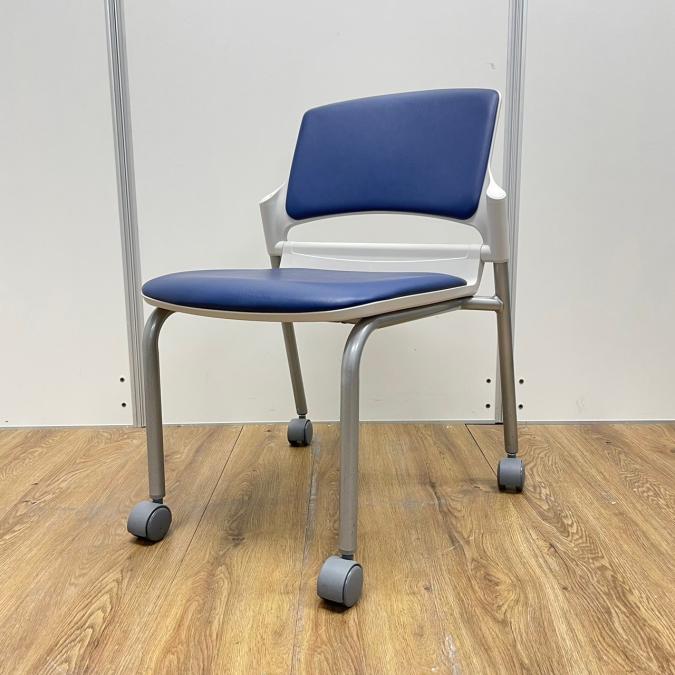 【ロット】ウチダ製　MF-180シリーズ　ブルーカラー　ビニールレザー　スタッキングチェア！！
                        MF-180シリーズ
                                    中古
            
