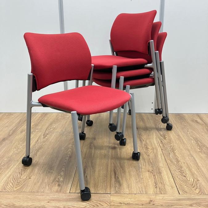 【4脚セット】オカムラ製　8147シリーズ　レッドカラー　キャスター付き　スタッキングチェア！！
                        8147シリーズ
                                    中古
            