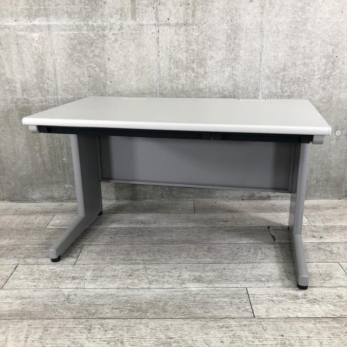 【在庫入替セール】【3台限定】【使い勝手の良いW1200㎜！標準サイズの平机】■イトーキ製　CZシリーズ　平机　グレー
                        CZデスク
                                    中古
            