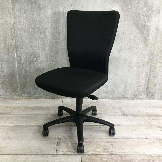 【在庫入替セール品】■オカムラ製（okamura）カロッツァ（Carrozza）チェア　■ハイバック　肘無し　■ブラック　【ワーキングチェアの定番モデル！】
                        カロッツァチェア
                                    中古
            