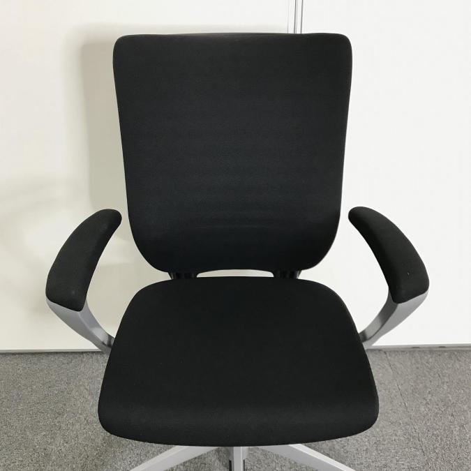 【中古】エピオスチェア イトーキ/ITOKI 肘付ハイバックチェア 464922 - 中古オフィス家具ならオフィスバスターズ