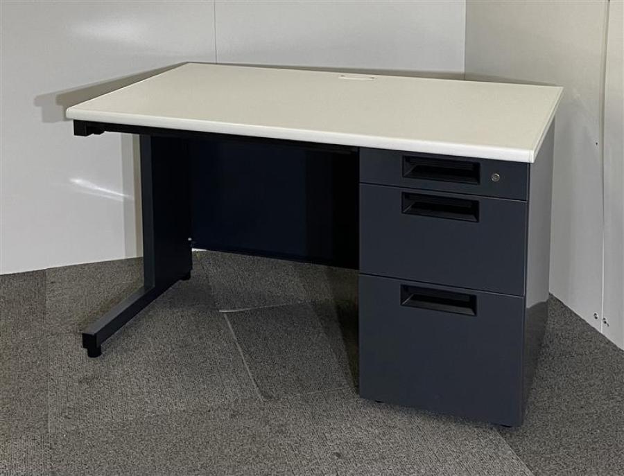 【2台入荷】プラス製　フラットラインシリーズ　ホワイト天板　W1200片袖机！※配線カバー＋仕切り板無し
                        フラットライン
                                    中古
            