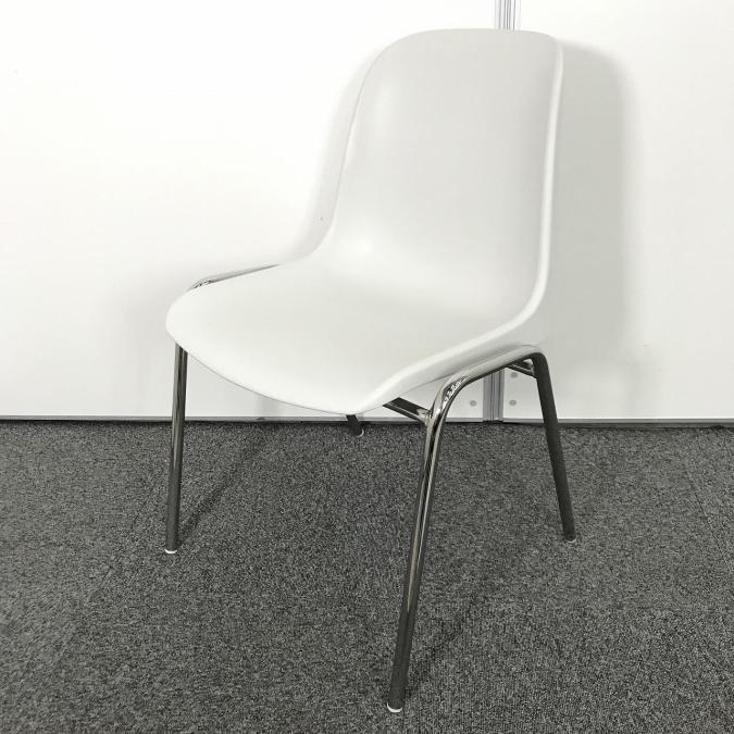 【カフェ調スペースにも！重ねて収納可能！】■スタッキングチェア　ミーティングチェア　■肘無し　キャスターなし　■ホワイト
                        その他シリーズ
                                    中古
            