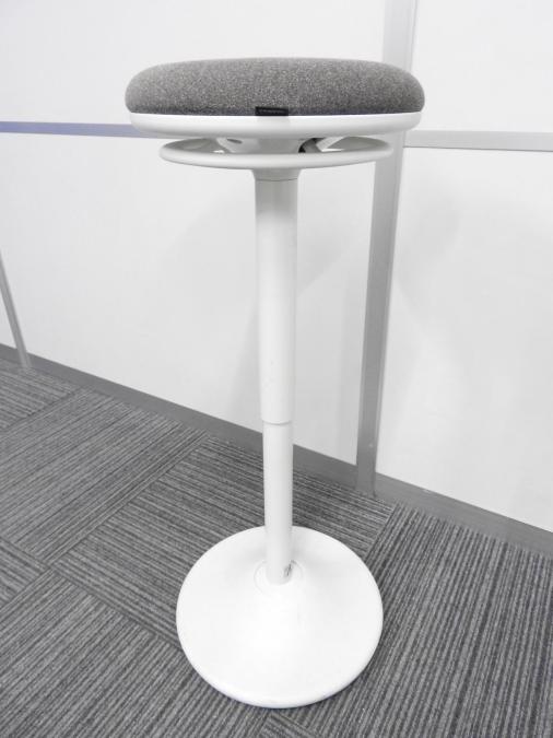 【在庫入替セール！（本商品限定価格）】【「座る」と「立つ」のいいとこ取り！】◆オカムラ製　ピルエットチェア　グレー　スイング脚タイプ　H565～815mm【半立位姿勢で体幹も強化！】【ハイチェア】
【弊社使用欄：A00949843】
                        ピルエット
                                    中古
            