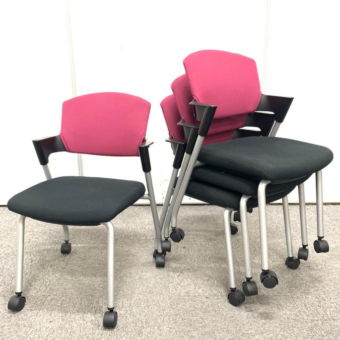 コクヨ製　定番プロッティシリーズ　背もたれパープルクッションタイプ　スタッキングチェア！
                        プロッティチェア
                                    中古
            