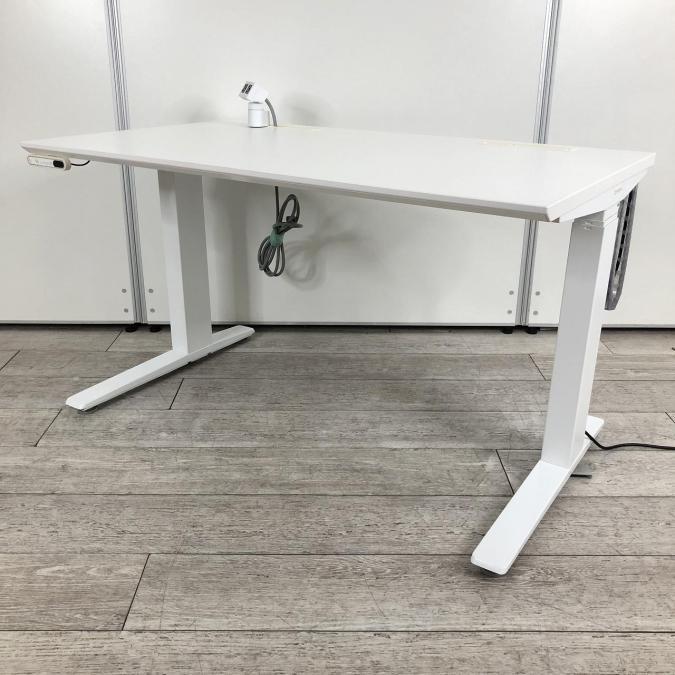 【2015年製】高さ650～1250mmで可動 立ち姿勢を取り入れ健康志向　■オカムラ(okamura)　スイフト(Swift)　　W1150mmのコンパクトサイズ　　定番のホワイト
                        Swift
                                    中古
            