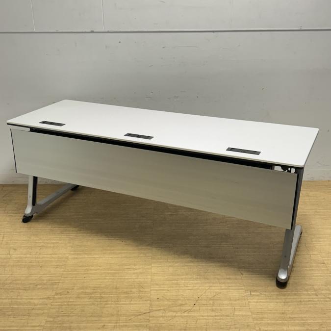 オカムラ　インターアクトPRO　サイドスタックテーブル　天板ホワイト　電源孔付き・幕板付き
                        インターアクトPRO
                                    中古
            