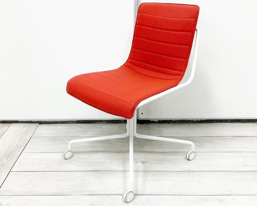 アームレストなし ４本脚 キャスター付 オススメ(おすすめ) 大人気 ・KOKUYO/コクヨ DAYS OFFICE/デイズオフィス ※横浜本店撮影画像※
                        offset frame
                                    中古
            