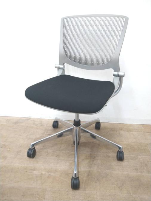 【在庫入替セール品】【定価約5万円】【レアな５本足モデルのミーティングチェア！オシャレで座り心地も抜群】■オカムラ製　グラータ　ミーティングチェア
                        グラータチェア
                                    中古
            