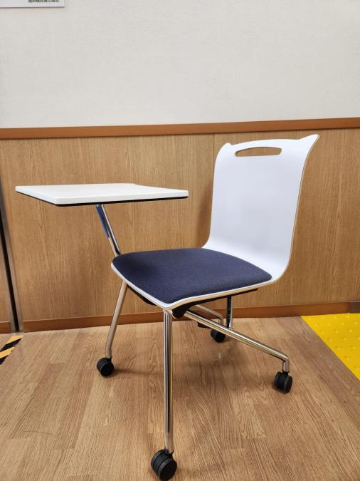 【24⑫】【商品入替対象】【西店撮影】【限定1脚】オカムラ製　サリトロ　ミーティングチェア　メモ台付き【福岡オフィス家具】【福岡中古家具】【中古事務什器】【中古チェア】【中古椅子】
                        その他シリーズ
                                    中古
            