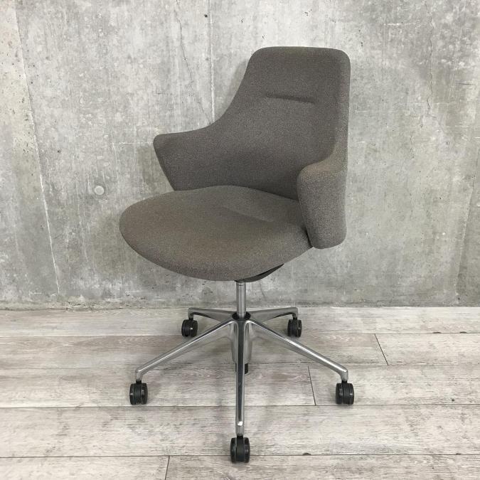 オカムラの新シリーズからワークチェアがロット入荷しました！■Lives（ライブス）　ミーティングチェア　ワークチェア　■グレー　■okamura（オカムラ）【カジュアルだけど機能的！】【働きやすく、居心地の良いオフィスへ】
                        ライブス
                                    中古
            