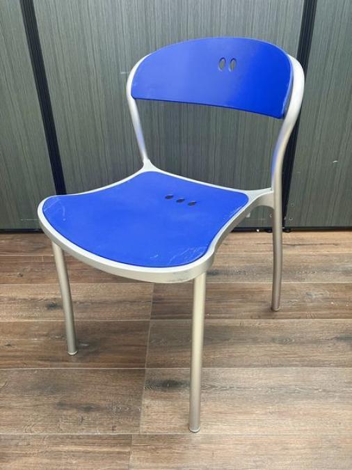 【限定4脚入荷】ARPER　アルペール　中古　スタッキングチェア　ブルー 休憩室に！会議室に！おすすめ
                        その他シリーズ
                                    中古
            