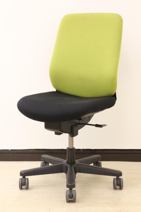 2020年製と新しい！【人気カラーのローコストチェア!!】柔らかめの座面を好まれる方にオススメの商品です!!ローバック
                        トルテチェア
                                    中古
            