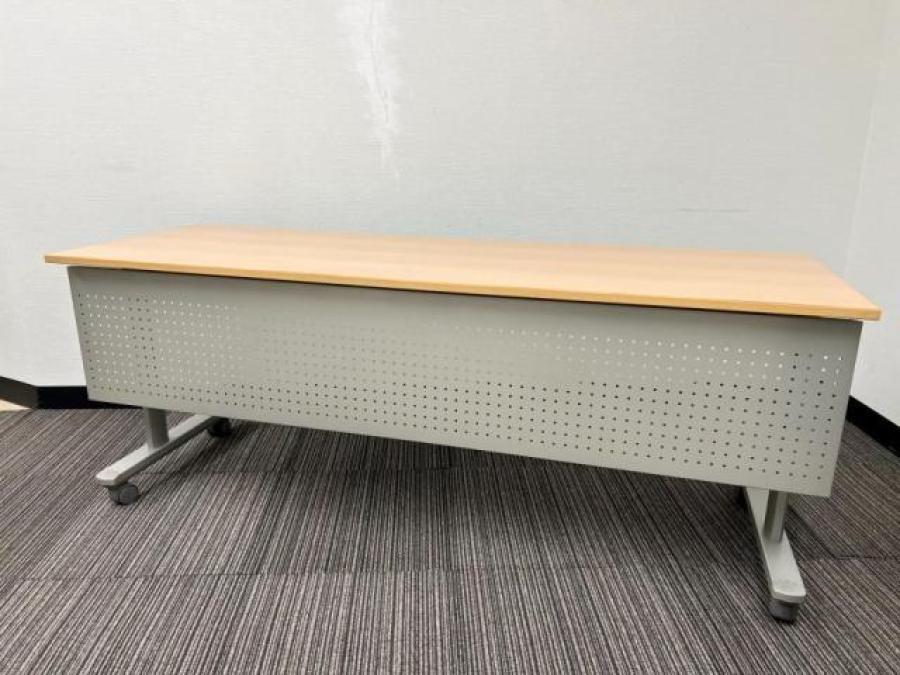 【幕板がスチールタイプの長机！】◆内田洋行 サイドスタックテーブル　/　長机　/　折りたたみ机　/　フォールディングテーブル　/　折りたたみテーブル　/　格安
                        その他シリーズ
                                    中古
            