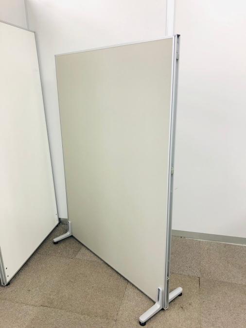 【1枚限定】【未開封の為傷少なめ！】【安定脚は新品】簡易的な間仕切りにオススメ！グレー　新大阪店
                        その他シリーズ
                                    新古品
            