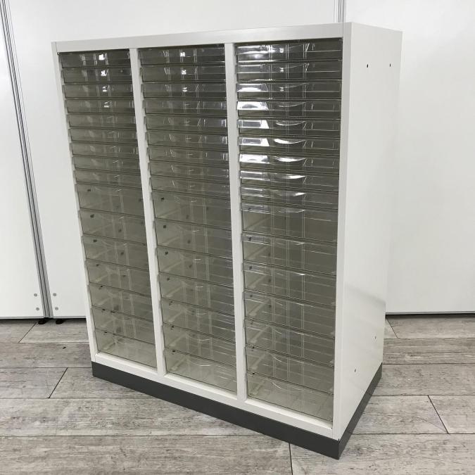 【深浅混在の利便性が高いクリスタルトレー( 浅型9段×深型7段×3列 ) 入荷！】　■その他メーカー　その他シリーズ　ローキャビネット　クリスタルトレー　 浅型9段×深型7段×3列　■ホワイト
                        その他シリーズ
                                    中古
            