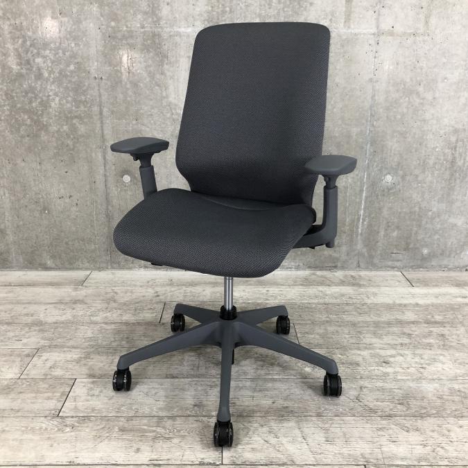 【状態良好】オカムラ製最新シリーズ　Spher(スフィア)　アジャストアーム搭載　ダークグレー　リネット素材採用で環境配慮・サステナブルへの組み
                        スフィア
                                    新古品
            