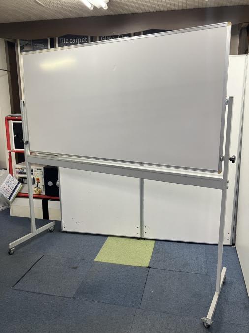 【訳アリ品】【限定1台】　■イトーキ　ホワイトボード　自立式　両面　ホワイト
                        その他シリーズ
                                    中古
            