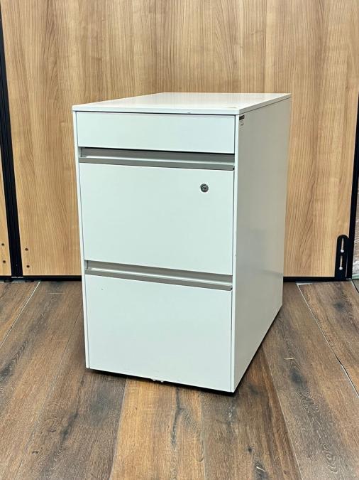 【在庫入替えセール！】【スタイリッシュなデザインが人気】イトーキ製 3段ワゴン インクルードシリーズ■人気のホワイト色※高さ680mm
                        インクルード
                                    中古
            