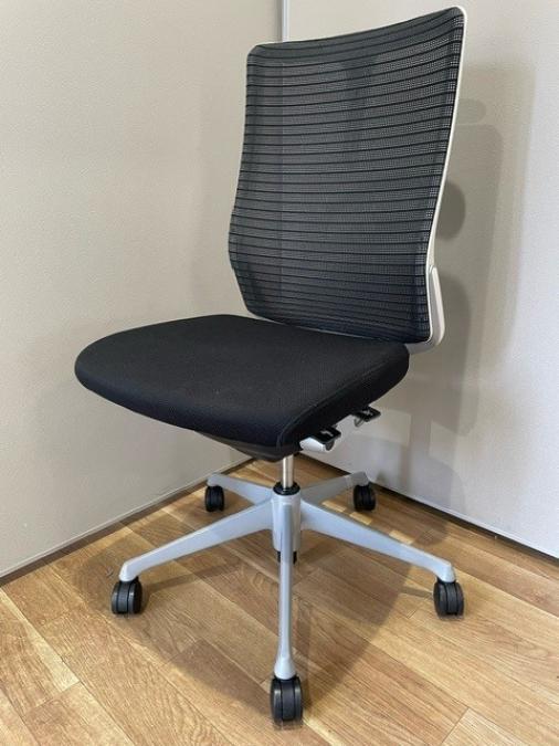 【西】【西店撮影商品】【24⑨】【ホワイトフレームが差し色で◎】　オカムラ製　コーラルチェア　ブラック　ホワイトフレーム　ハイバック【天神ビッグバン】【天神BBB】【博多コネクティッド】【博多コネクティッドボーナス】
                        コーラルメッシュ
                                    中古
            