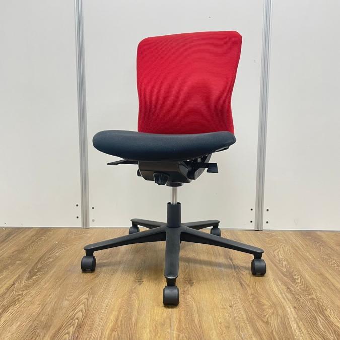 【商品入替のため、残り4脚限り】ウチダ製　ルディオシリーズ　レッドカラー　肘無しミドルバックチェア！！
                        ルディオチェア
                                    中古
            