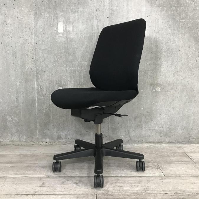 【在庫入替セール品】【定価約5万円】【デザイン・機能性がシンプルで人気のOAチェア】■イトーキ製　トルテ　OAチェア
                        トルテチェア
                                    中古
            