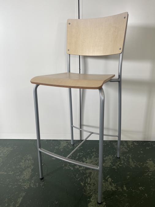 【1脚限定】◆イトーキ ハイチェア　/　ナチュラル　/　ご自宅にも　/　カウンターチェア　/　カウンターテーブル　/　ハイテーブル　/　格安　/　中古　/　4台メーカー製
                        その他シリーズ
                                    中古
            