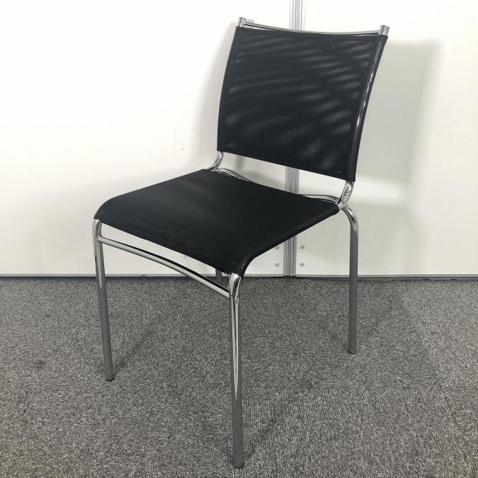 【使わない時は重ねて収納！どんなオフィスにも取り入れやすいブラックカラーのミーティングチェア】■ミーティングチェア　会議用チェア　■キャスター無　■メッシュ　■ブラック
                        その他シリーズ
                                    中古
            