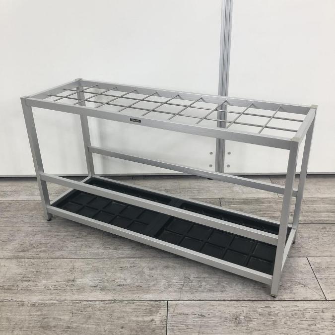 【オフィスの玄関にオススメ！コクヨ製の傘立て(W900×D300×H500)が入荷！多人数で使用できる大型タイプ！】■コクヨ（KOKUYO）製　　傘立て(W900×D300×H500)　■30人用　■シルバー
                        その他シリーズ
                                    中古
            