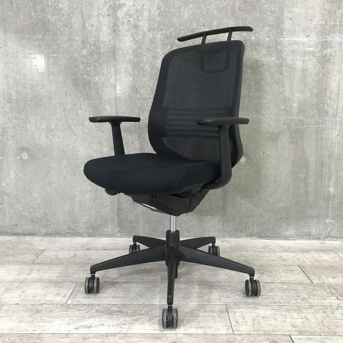 【在庫入れ替えセール】■かわいいサイズのコンパクトチェア！リフレッシュスペースにもピッタリ　■コクヨ（KOKUYO）の現行モデル「Scirocco（シロッコ）」チェア　■肘付き　ハンガー付き　ハイバックタイプ　■色：ブラック【弊社使用欄：A00897150】
                        シロッコ
                                    中古
            