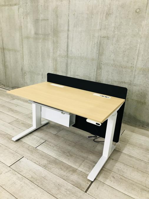 【最大H650～H1250㎜までボタンひとつで自由に高さ調整！】【立ち姿勢を取り入れた新しいワークスタイルへ！心も体も健康に配慮！】■オカムラ製（okamura）　スイフト（Swift）シリーズ　上下昇降テーブル　■パーテーション付　■インジケーターつき　■配線二口　ワイヤリングオプションダブル【ABW商材】【関東倉庫在庫品】【弊社使用欄：A00965730】
                        Swift
                                    中古
            