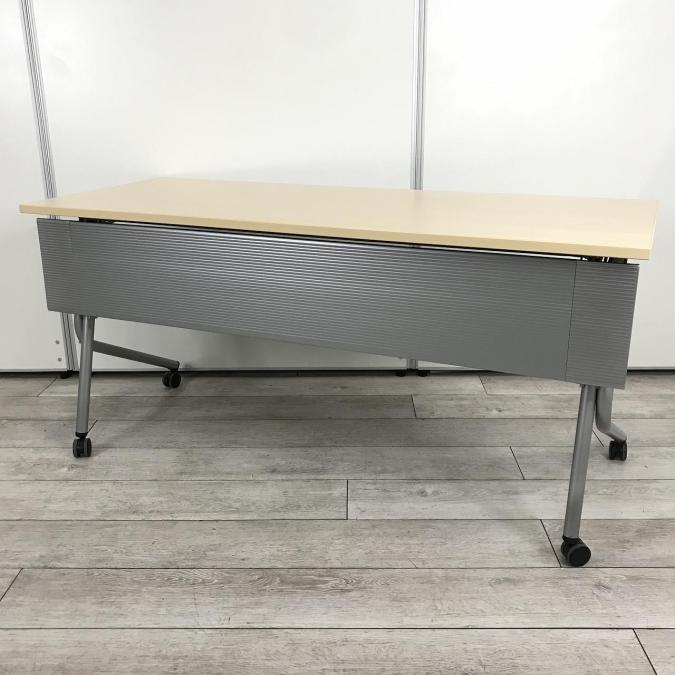 【定価約8万円】【天板ナチュラルカラーの人気サイドスタックテーブル！！横幅1500ｍｍサイズ！！】■オカムラ（okamura）製　ネスティア　サイドスタックテーブル　折り畳みテーブル　■W1500×D600㎜　■木目ナチュラル
                        ネスティア
                                    中古
            