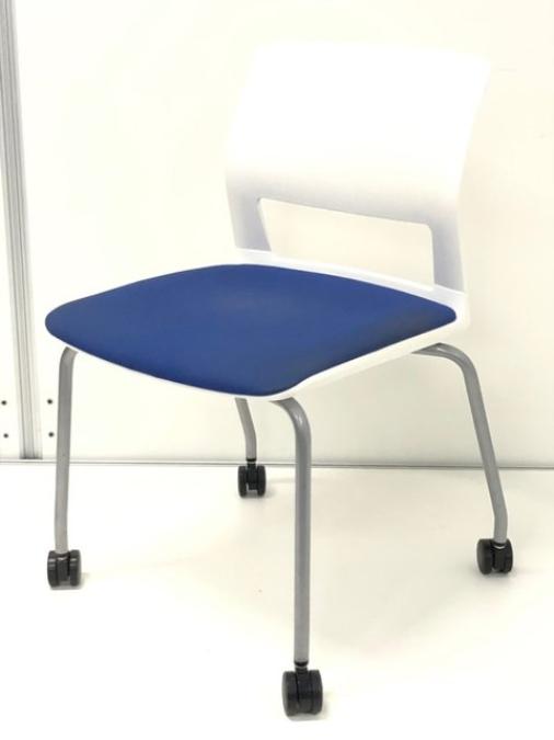 【オフィスの定番】◆コクヨ スタッキングチェア　/　ブルー　/　国内メーカー製　/　4大メーカー製　/　キャスター付き　/　収納　/　重なることができる　/　博多コネクティッド
                        160シリーズ
                                    中古
            