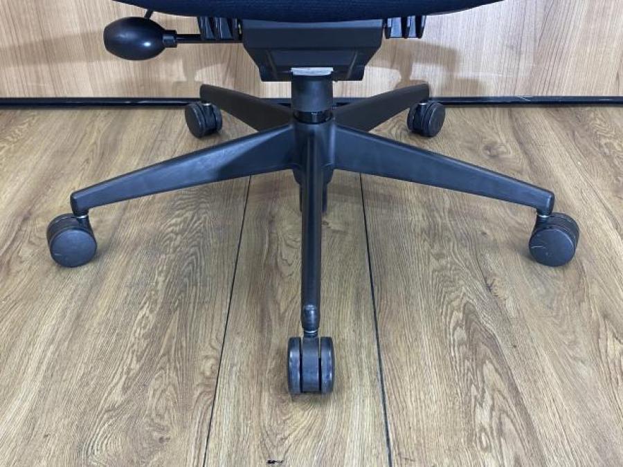 【中古】ウィザードチェア CRS-G1800F6 コクヨ/KOKUYO 肘無ローバックチェア 469620 - 中古オフィス家具ならオフィスバスターズ