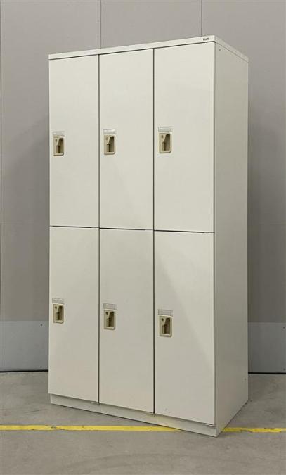 【関西倉庫在庫】プラス製　ニューグレー　上下2段タイプ　倉庫・工場・病院などあらゆる職種に必需品！　6人用更衣室用ロッカー！！
                        その他シリーズ
                                    中古
            