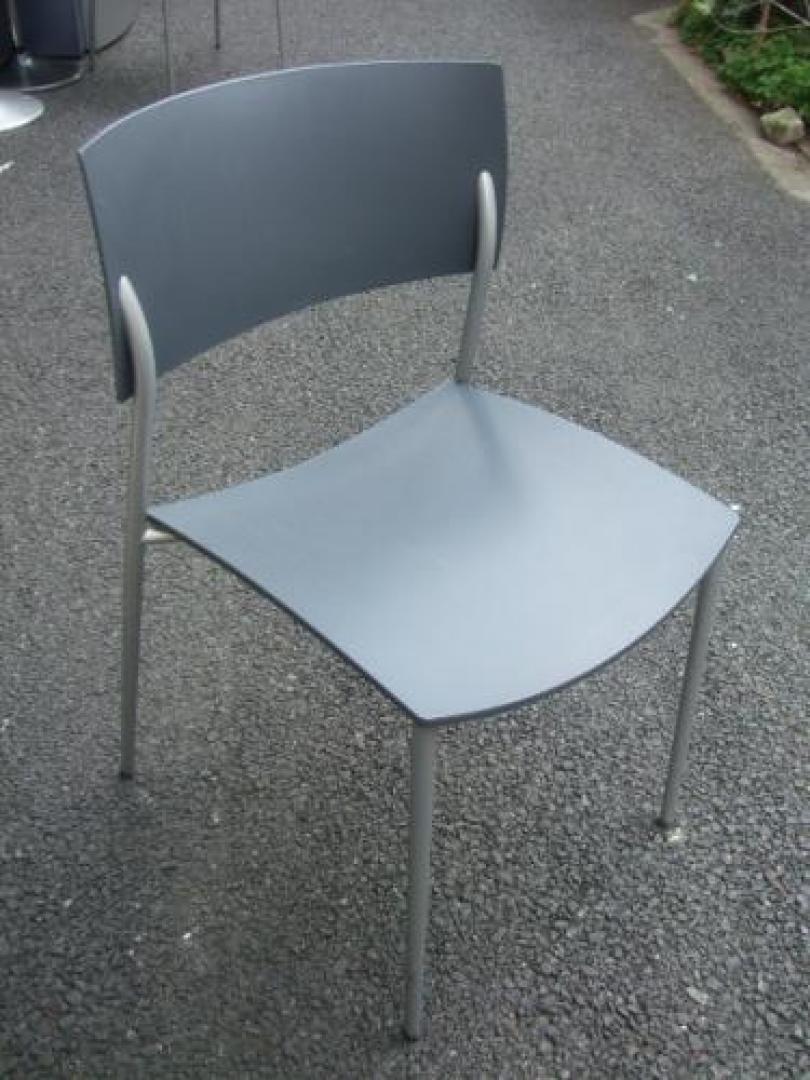 【ウィンターセール】【硬くて、強ょーい。そんなあんたにピッタリね。】<a href=http://www.officebusters.com/shop_showsai/kanda.php><b>▲あなたの心の穴を埋めるものもきっと見つかるはず。アナタをとことんサポート♪神田・大手町店＜03-3252-6211＞まで▼<b></a>	【会議チェア】
                                    中古
            