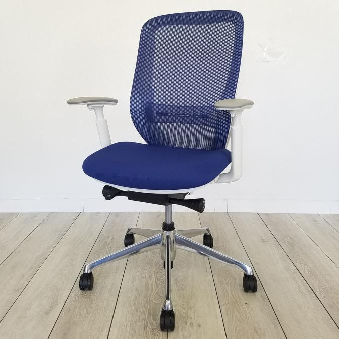 【5脚限定！！】【前傾姿勢の代名詞】オカムラ社シルフィーチェアが入荷！中古　高級チェア　前傾姿勢　ミディアムブルー　メッシュチェア　ハイバックチェア　オフィスチェア　テレワーク用　アジャストアーム　可動肘　ランバーサポート付き
                        シルフィーメッシュ
                                    中古
            