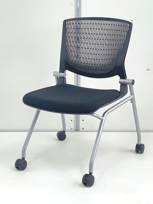 【ブラックカラー！】座り心地最高のミーティングチェア入荷！座面がたためるネスティング仕様！【天神ビッグバン】【天神BBB】【博多コネクティッド】【博多コネクティッドボーナス】
                        グラータチェア
                                    中古
            