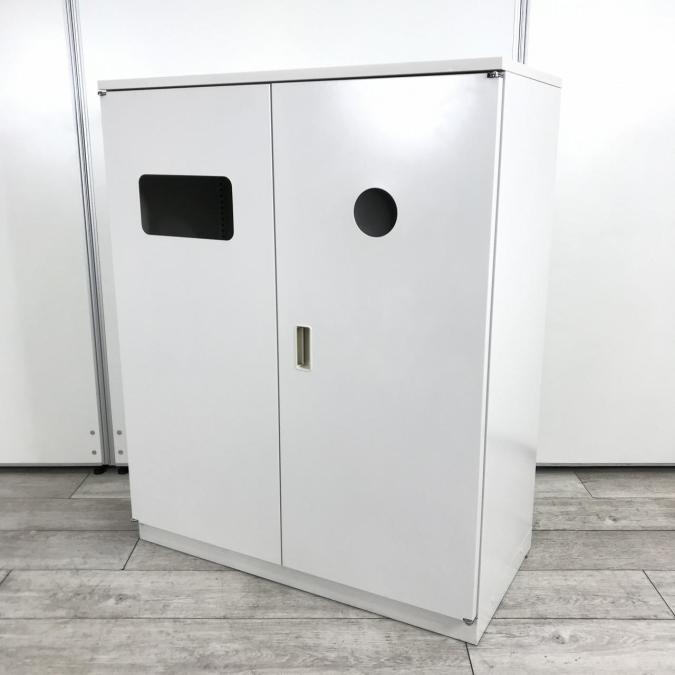【あると便利な逸品！】リフレッシュスペースに設置もオススメ！　■イトーキ製　両開きトラッシュユニット（分別ダストボックス）　■ぱっと見ではゴミ箱には見えないデザイン！【在庫入替セール品（本在庫限定価格）】
                        シンライン
                                    中古
            
