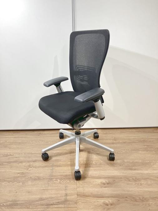 【多彩な機能搭載！快適なワーキングチェア！】■ヘイワース　ゾディーチェア　可動肘付　ブラック　■スタイリッシュなシルバー脚タイプ！
                        ゾディーチェア
                                    中古
            