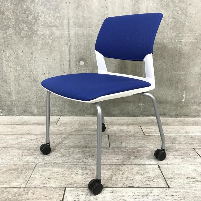 コンパクトでお手頃なスタッキングチェアが入荷！■KOKUYO（コクヨ）製　スタッキングチェア　ミーティングチェア　■ブルー　■キャスター付き
                        160シリーズ
                                    中古
            