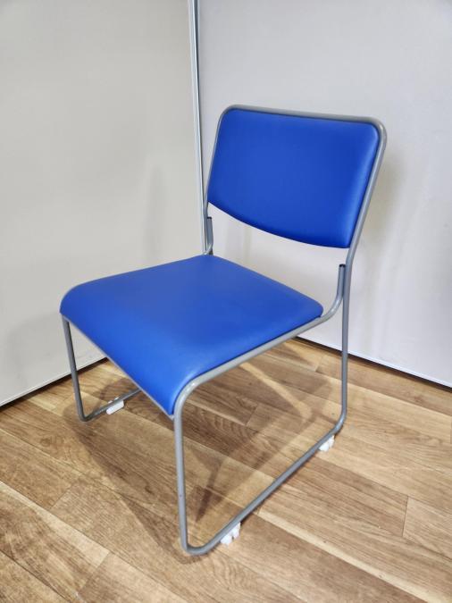 【福岡西店撮影】【訳アリ】　※破れあり　スタッキングチェア　大量入荷！
                        その他シリーズ
                                    中古
            