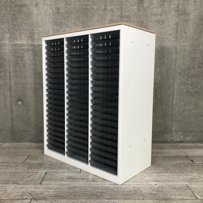 【在庫入替セール品】【希少！！A4サイズ引出し3列21段浅型引出し！！】　オカムラ（okamura）　レクトラインクリスタルトレー　■色：ホワイト　※木目ナチュラル天板付き！！
                        レクトライン
                                    中古
            