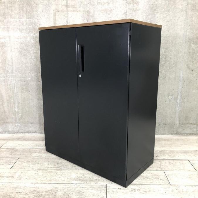 【在庫入替セール品】【デザイン性抜群！木製天板付】■コクヨ製　EDIA(エディア)シリーズ　両開き書庫　ブラウンカラーの天板付き
                        エディア
                                    中古
            