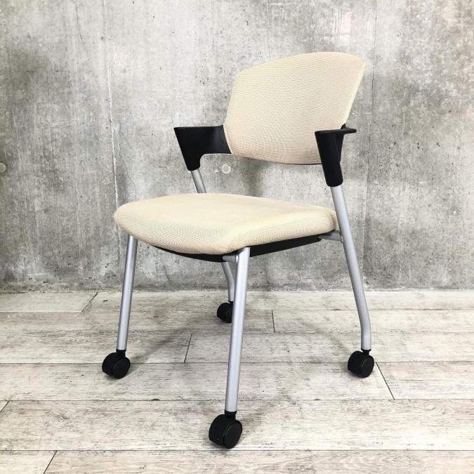 【コクヨが誇る快適会議イス】【コンパクトな肘デザインが魅力！】■コクヨ（KOKUYO）プロッティ　■スタッキングチェア　ミーティングチェア　キャスター付き　435736【滞留品の為お値下げ】
                        プロッティチェア
                                    中古
            