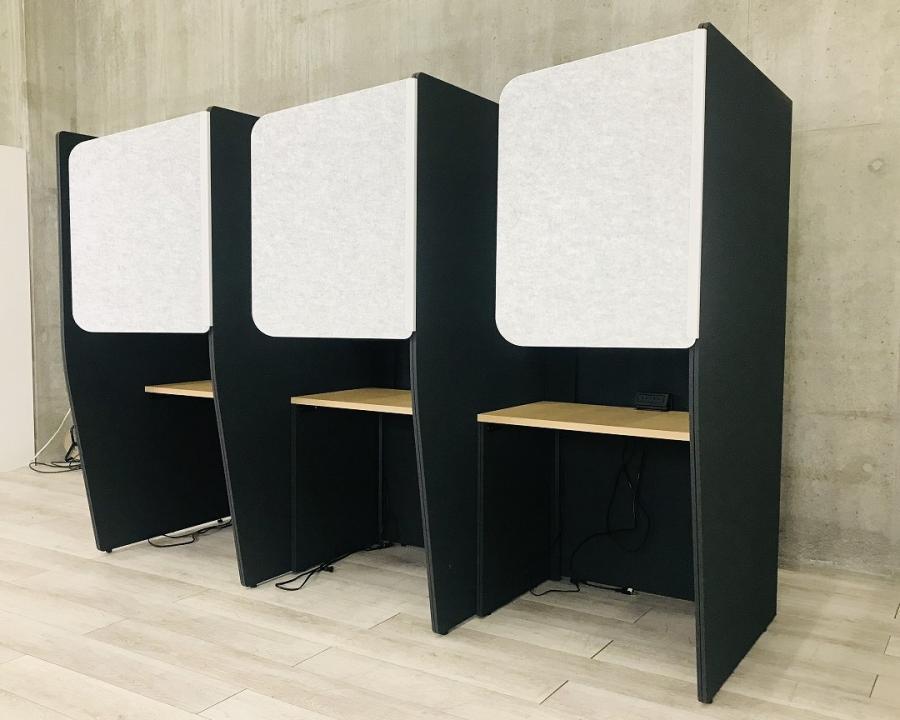 【ABW商品】【巷で超話題！】【新品定価：100万円以上】◆コクヨ製・ヴェルテシリーズが入荷◆　1台1台の個別のブースを3台並べた3連仕様です！【天神ビッグバン】【天神BBB】【博多コネクティッド】【博多コネクティッドボーナス】
                        その他シリーズ
                                    中古
            